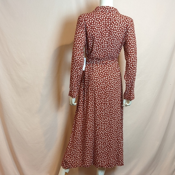 Reformation Brighton Shirt Dress in Red and White Rose Floral Print - Picture 4 of 9